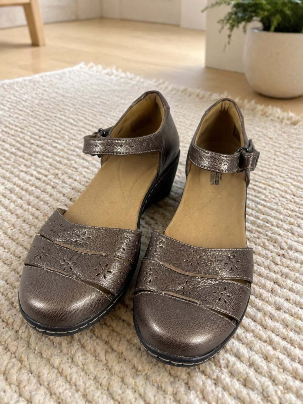 Clarks Collection Wendy Leehi Bronze Leather Mary Jane Wedge Shoes Women’s 10
